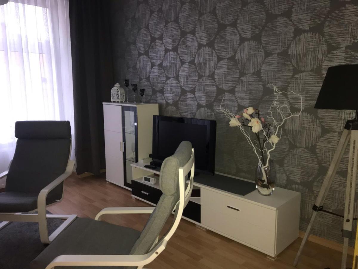 Ferienwohnung Am Schlossparkcenter Шверин Екстериор снимка